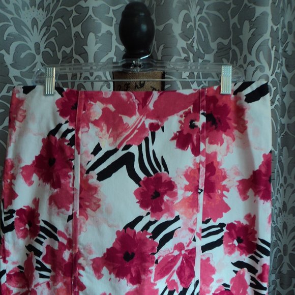 FUN AND TROPICAL LOOKING SKIRT - Picture 3 of 6